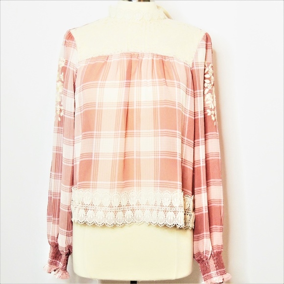 Wonderly Tops - NWT Wonderly Romantic Frontier Blouse